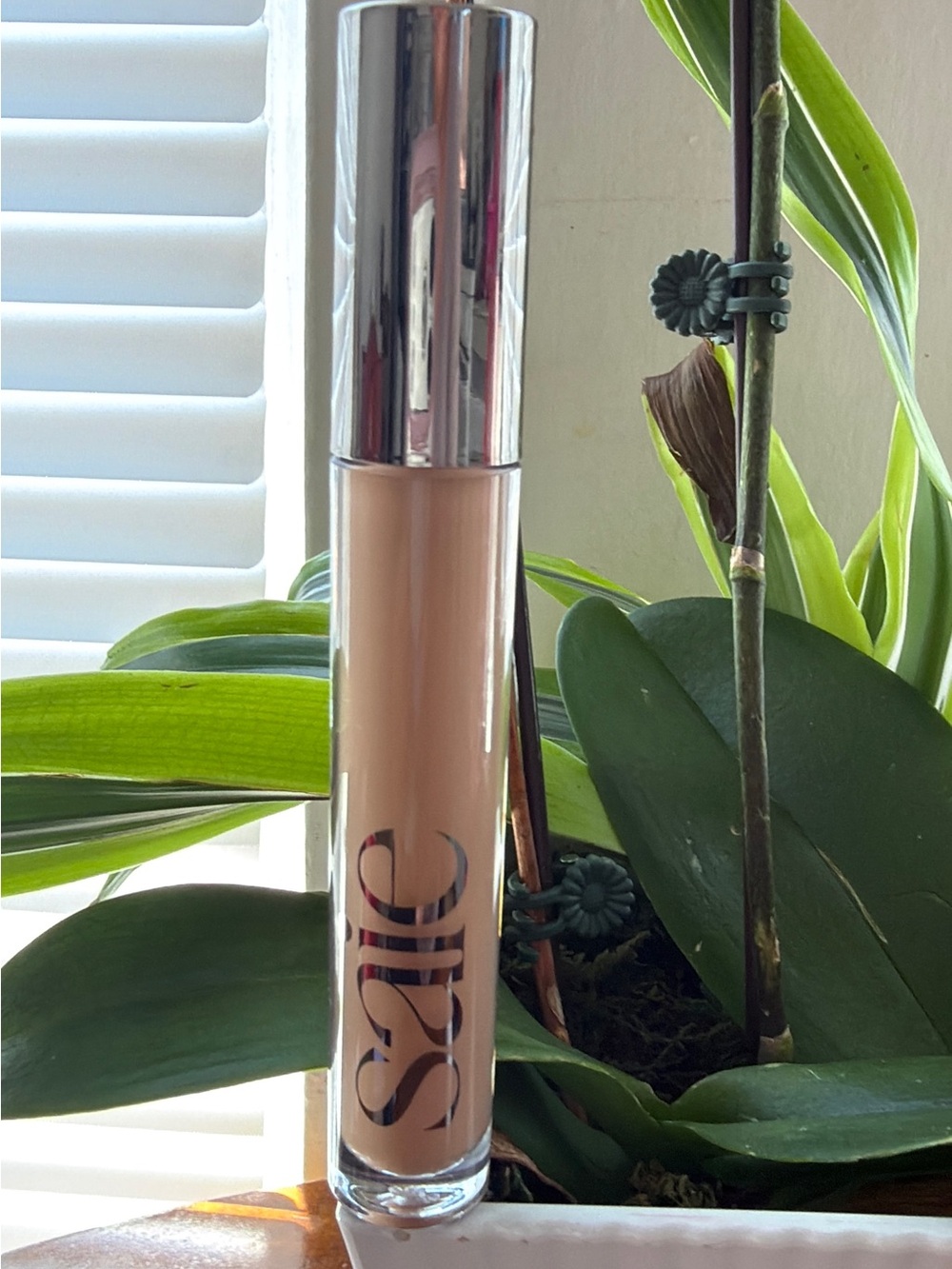Saie Concealer Stick in Light Beige - Cream Finish